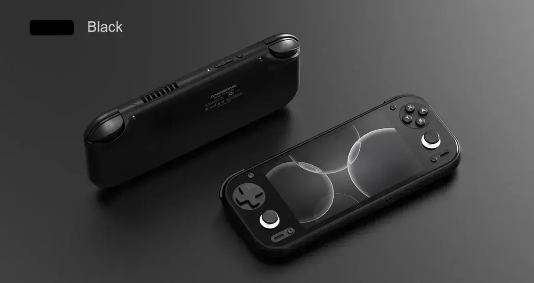 Foto tampak ukuran saat digenggam tangan Anbernic RG 55G1 Dirilis: Handheld Gaming Snapdragon Perdana