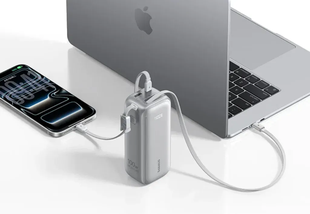 Foto tampilan multi-monitor dan display Baseus PicoGo AR11: Powerbank 100W 20.000 mAh dengan Kabel R
