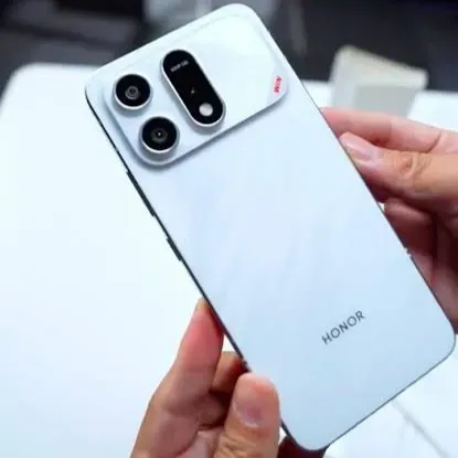 Foto tampak port belakang dan konektivitas I/O Bocoran Desain Galaxy S27 Ultra Menuai Kritik, Ini Alasannya