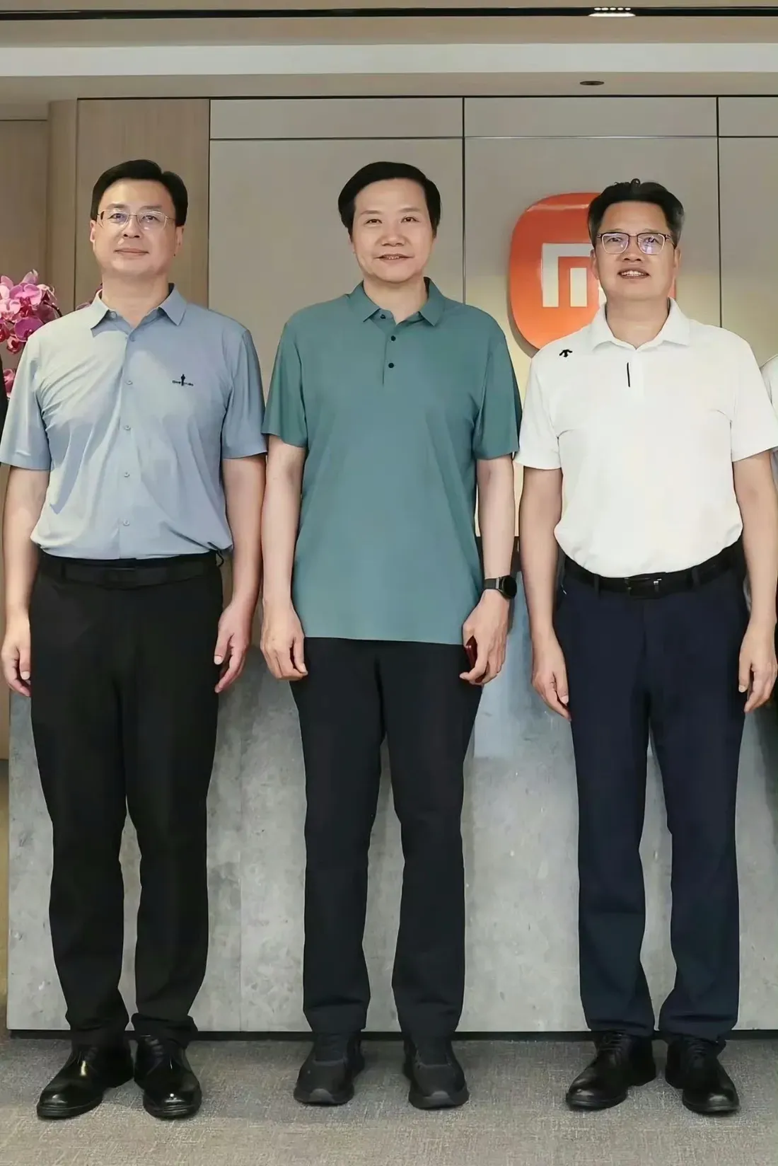 Ilustrasi xiaomi mix ultra lei jun Bocoran Xiaomi MIX Ultra: Pakai Chipset Xring O3 dan Warna B