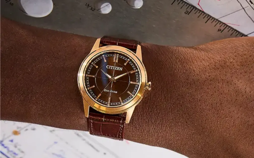 Foto tampak port belakang dan konektivitas I/O Citizen Luncurkan Jam Tangan Eco-Drive Rolan Baru Bergaya Vi