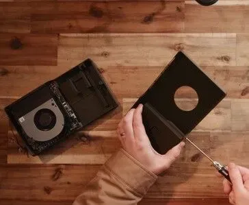 Ilustrasi csm physical media console disassembly 7492be374f Konsol Halo DIY Ini Hidupkan Kembali Era Fisik, Tapi Ada 'Ta