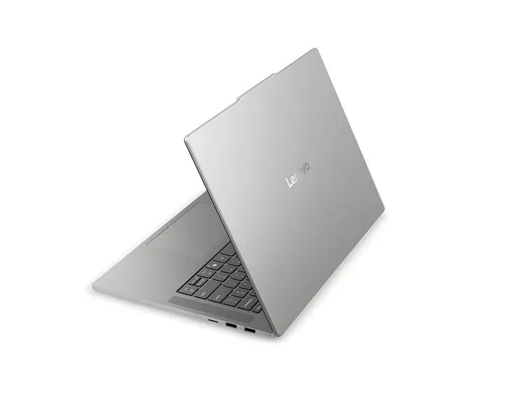 Foto tampak port belakang dan konektivitas I/O Laptop Lenovo 120 Hz Ini Turun 48 Persen, Apa Risikonya?