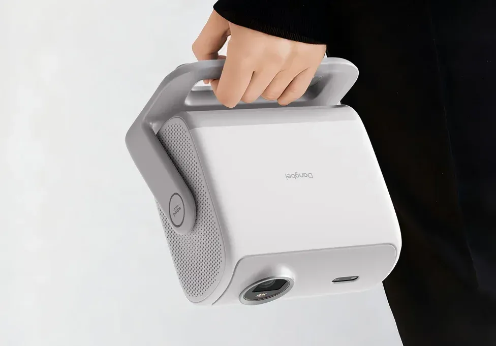 Foto tampak profil samping bodi Proyektor 4K Laser Dangbei D7X Pro Rilis: Makin Terang & Can