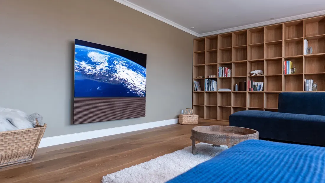 Ilustrasi samsung canvas hific Samsung Canvas HiFi S99H TV OLED Mewah Berpanel Kayu dengan