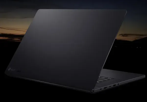 Foto tampak port belakang dan konektivitas I/O Tantang MacBook Pro, Asus Rilis ProArt Baru dengan RAM 64GB