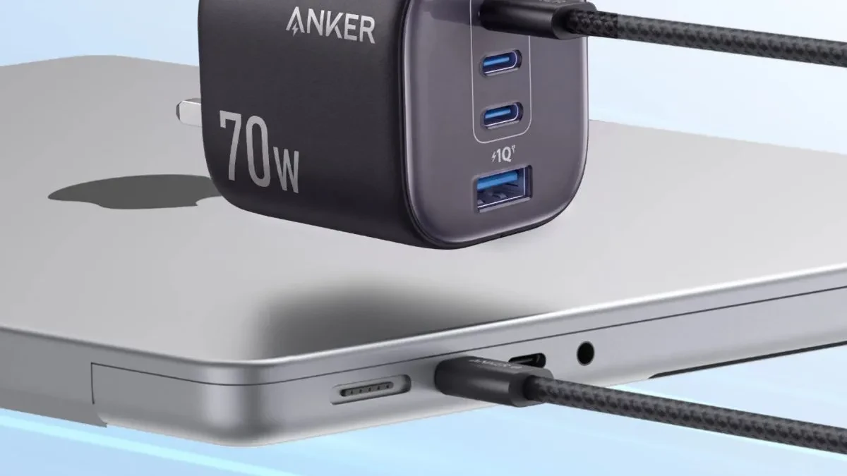 Anker Zolo Charger 70W dengan tiga port USB-C dan satu port USB-A