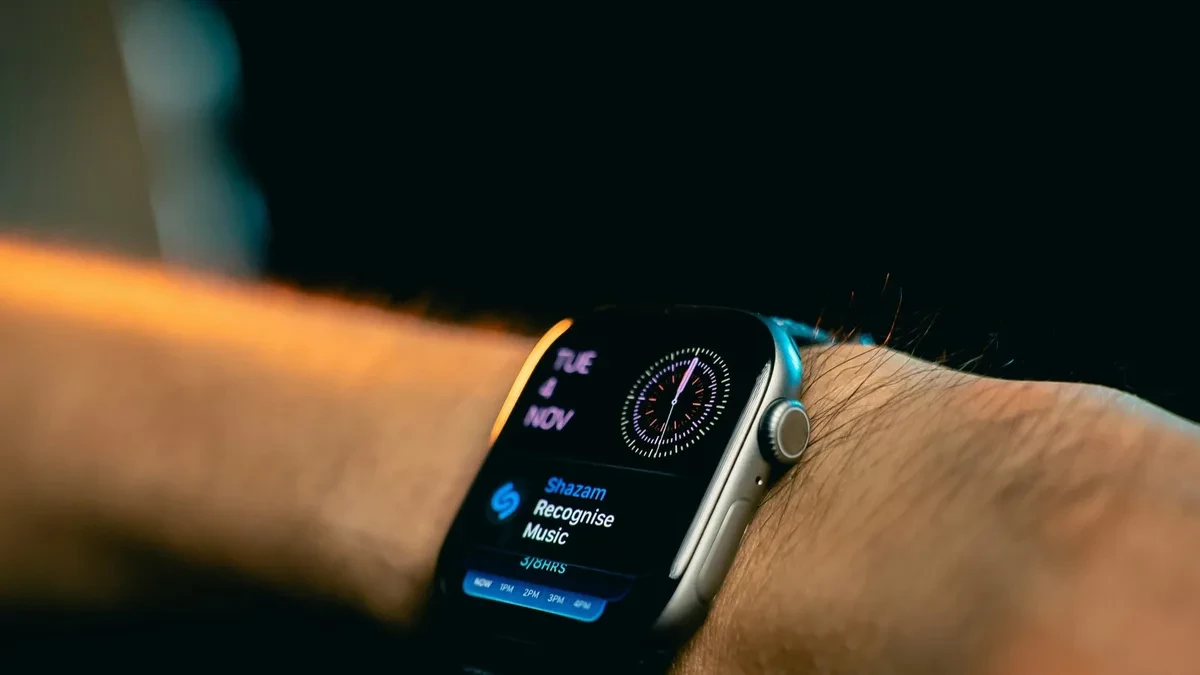 Ilustrasi Apple Watch Ultra dan jam tangan pintar Apple