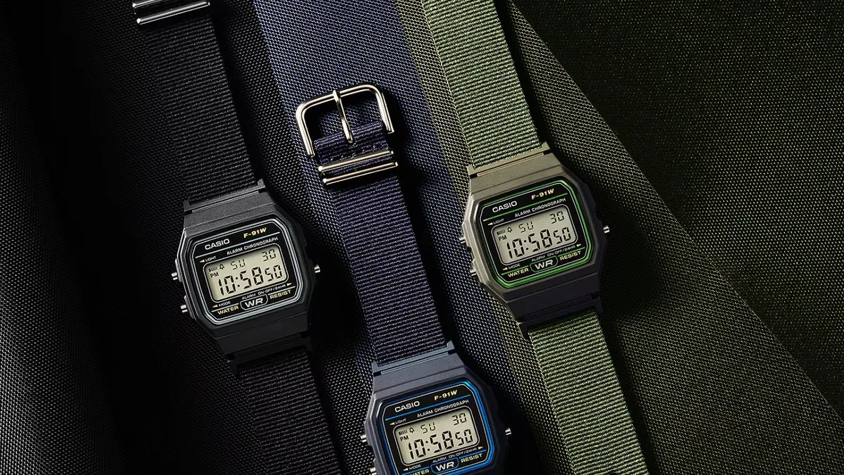 Casio F-91WF dengan strap kain daur ulang dan desain jam digital klasik