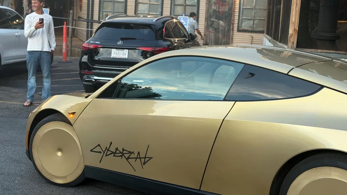 Robotaxi Tesla Cybercab dalam ilustrasi aturan kendaraan otonom China