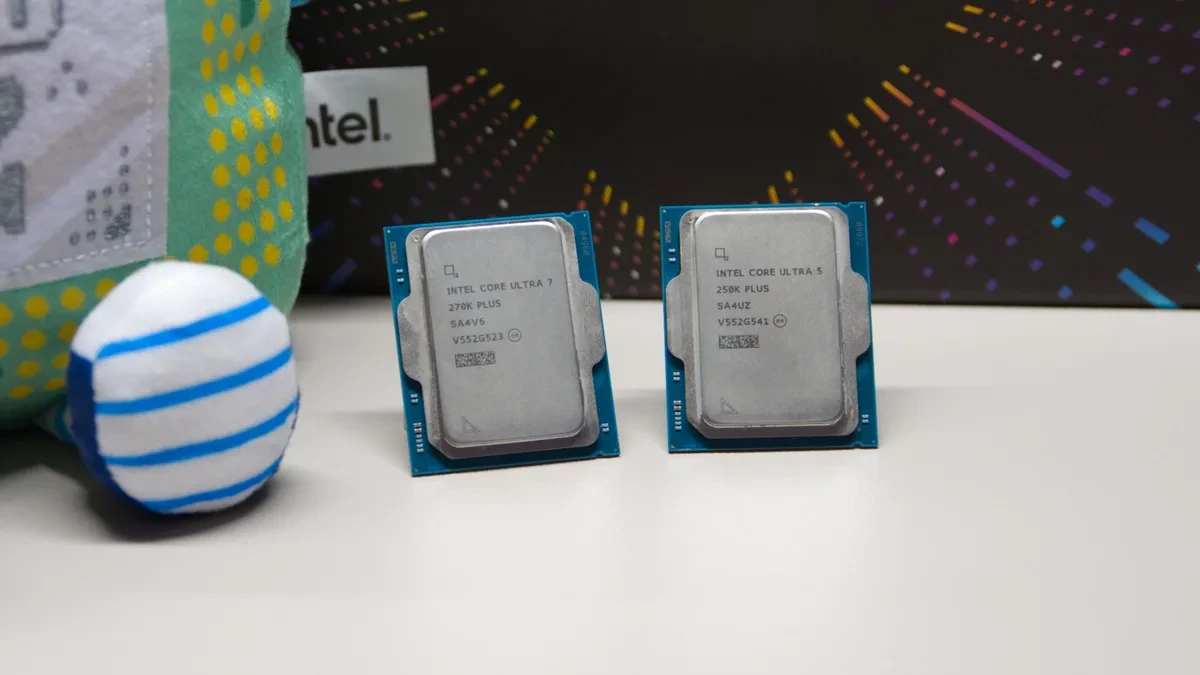 Prosesor Intel Core Ultra 7 270K Plus dalam kemasan ritel