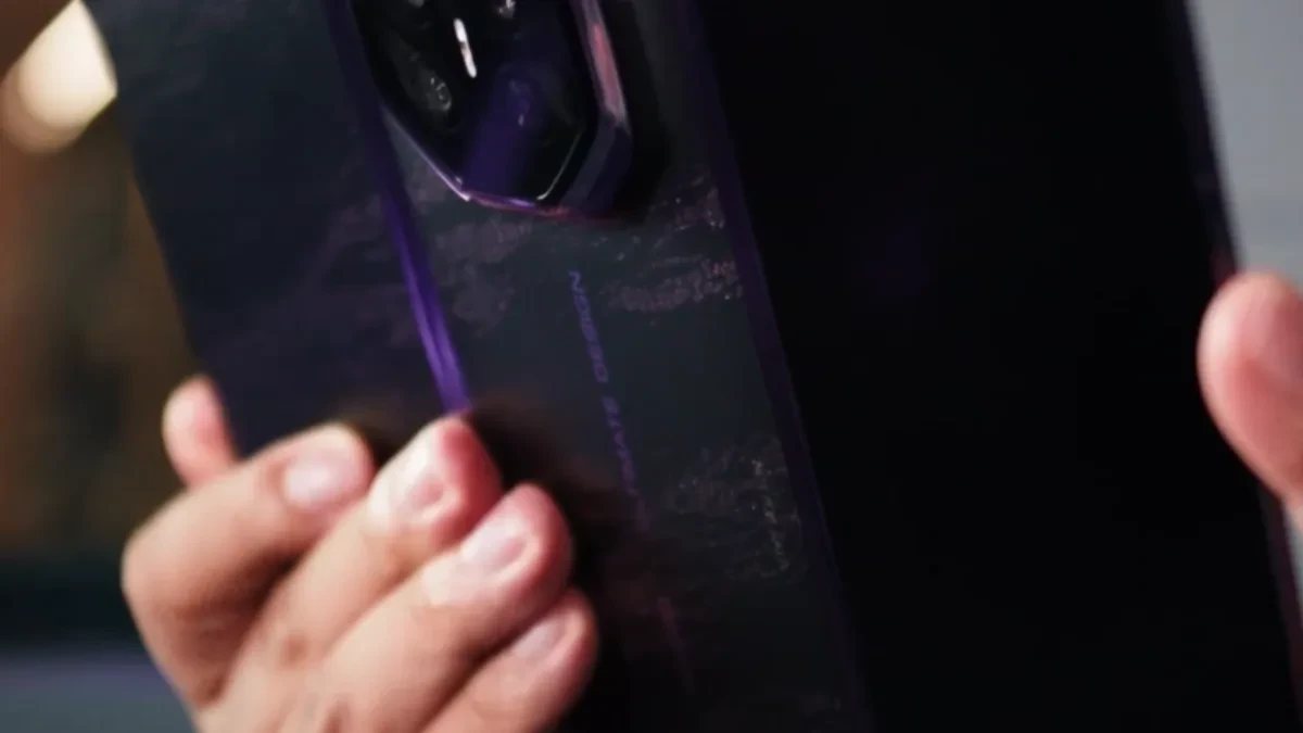 Huawei Mate XT 2 dengan mekanisme lipat tiga G-shaped dan kamera belakang oktagonal