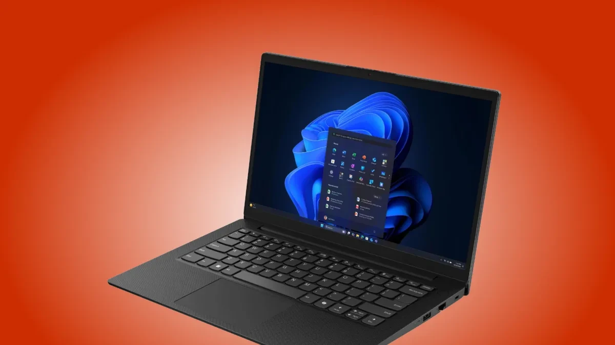 Laptop Lenovo V14 Gen 6 AMN berlayar 14 inci dalam varian warna Luna Grey