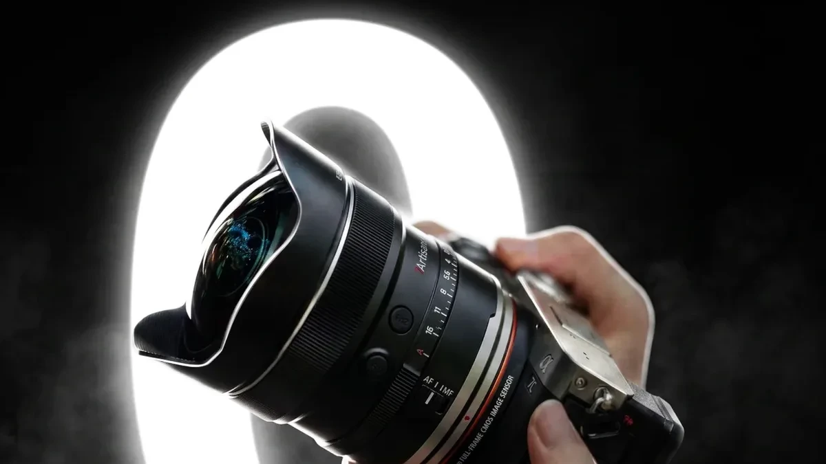 Lensa fisheye 7Artisans AF 10 mm f/2.5 untuk kamera full-frame