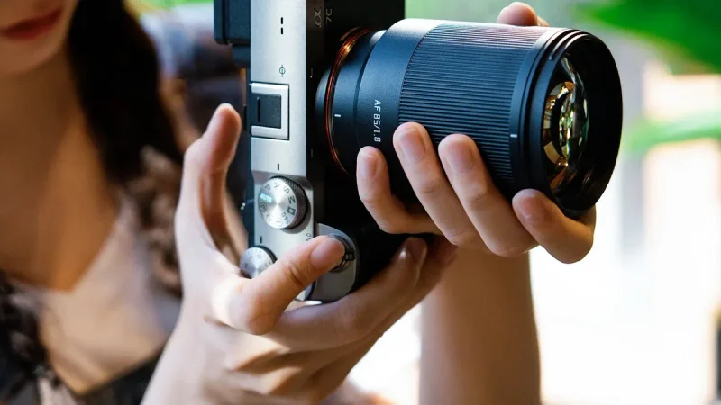 Lensa Potret 85 mm f/1.8 Hadir dengan Autofokus Mulai Rp1,6 Jutaan