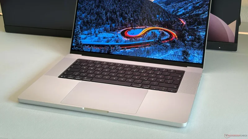 MacBook Pro 16 M5 Max Kehabisan Daya Meski Pakai Charger 140W