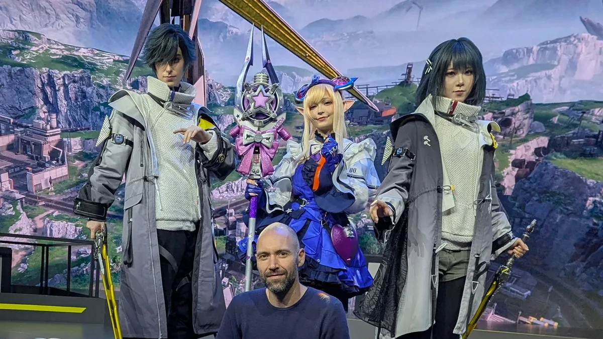 Suasana keramaian di pameran Gamescom dengan pengunjung dan booth game