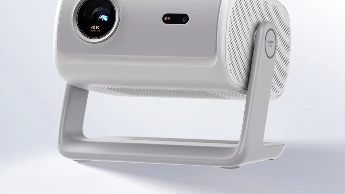Proyektor Dangbei D7X Pro Super Bright Edition berdesain kompak dengan dudukan gimbal