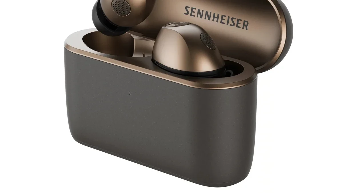 Earphone Sennheiser Momentum True Wireless 5 dengan desain membulat dan casing ramping