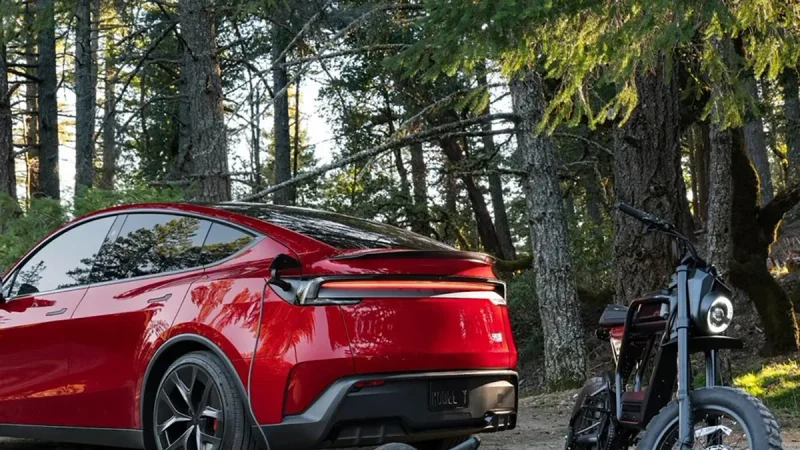 Tesla Model Y Kini Punya Colokan Listrik dan Laci Bawah Kursi Resmi