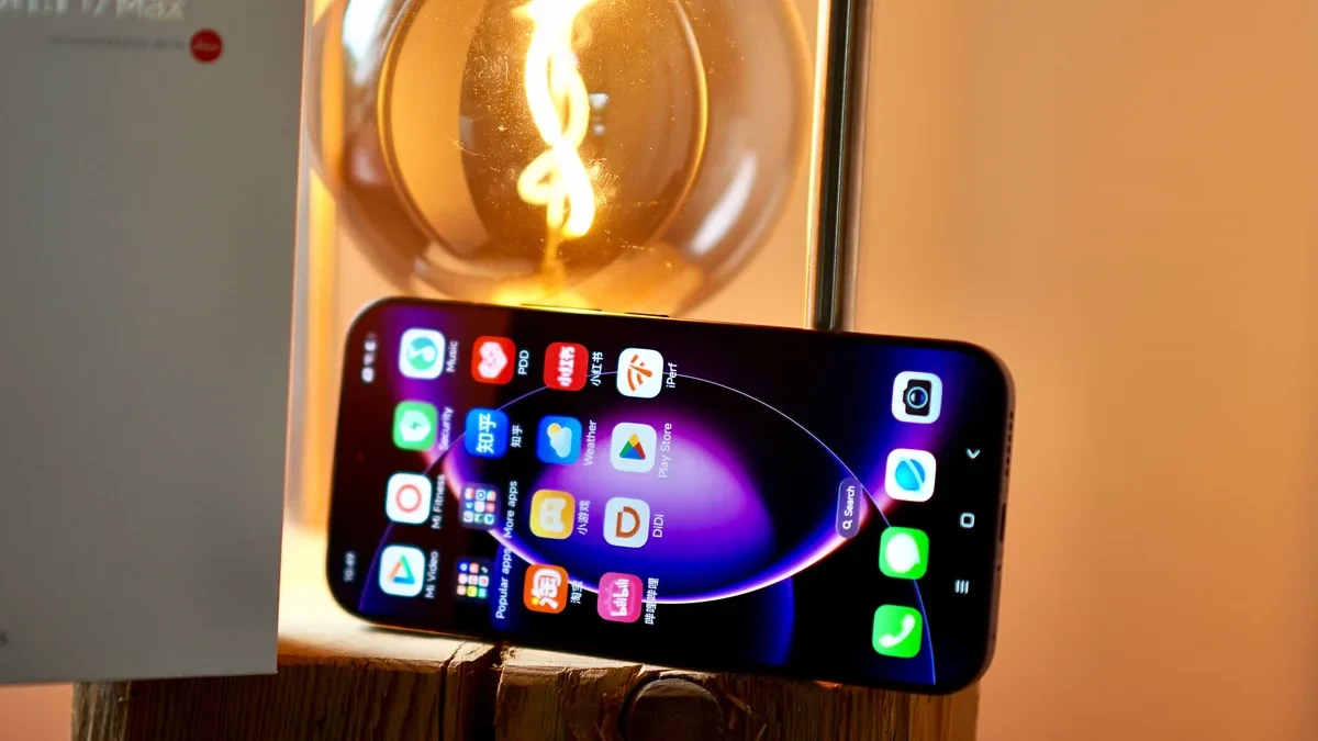 Xiaomi 17 Max warna flagship dengan tampilan layar memukau