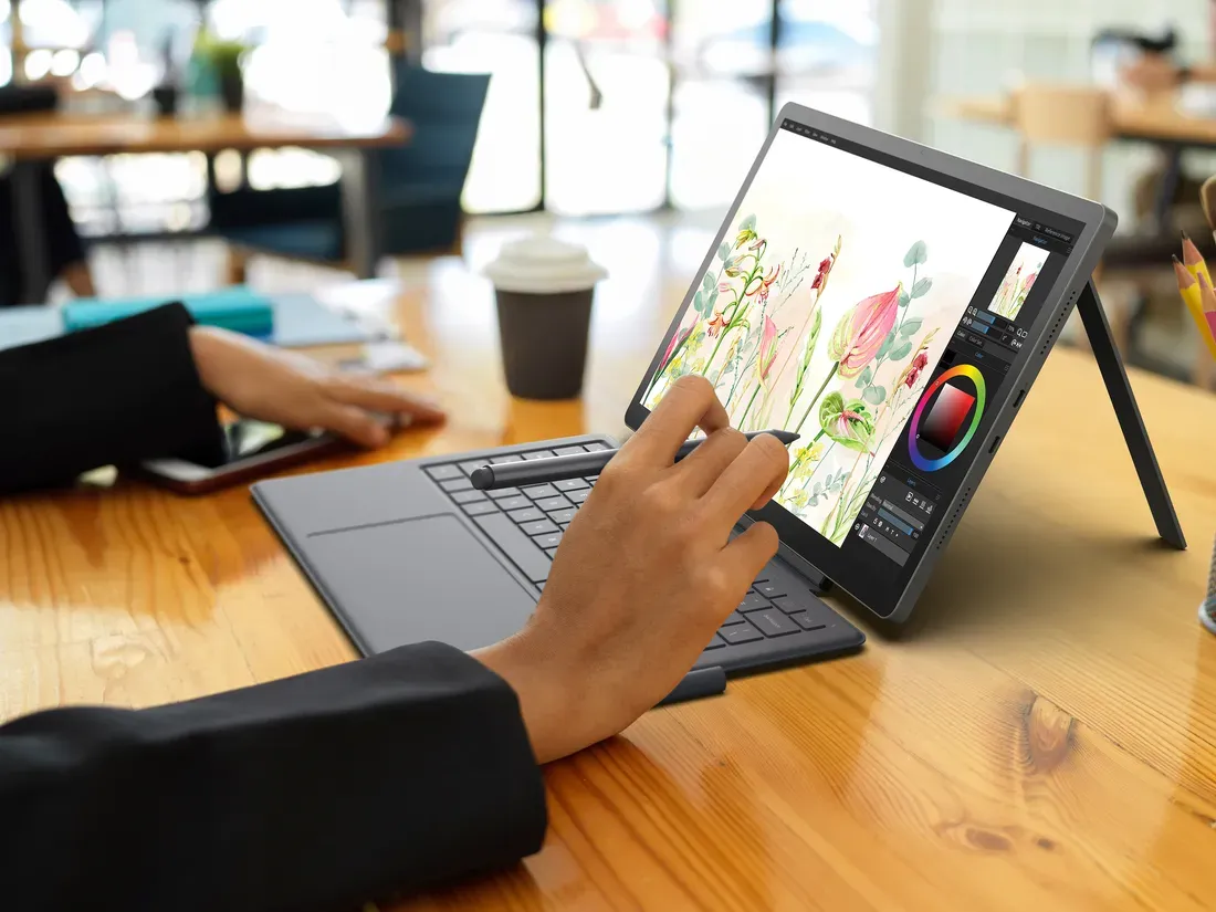 Foto kelengkapan aksesori bawaan Acer Rilis Tablet Iconia Terbaru: Layar OLED Jumbo Bisa Jadi