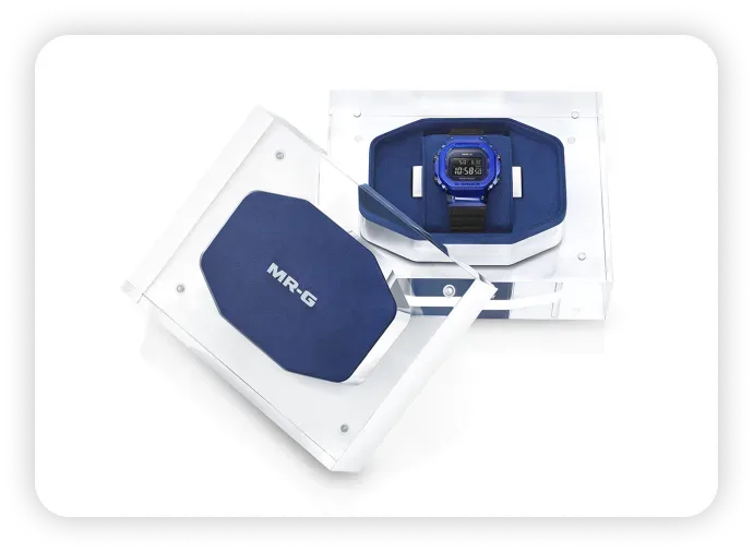 Detail bezel kristal safir biru pada jam tangan Casio MRG-D5000