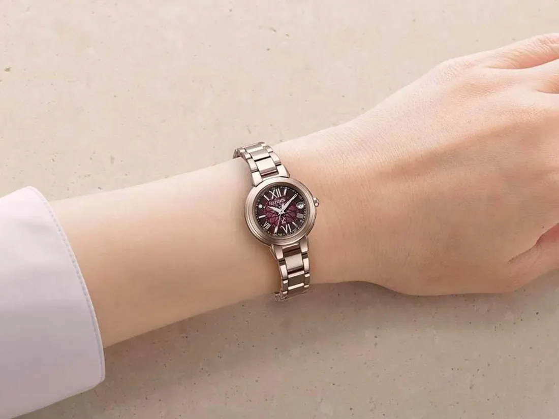 Detail jam tangan Citizen ES9437-55X warna rose gold