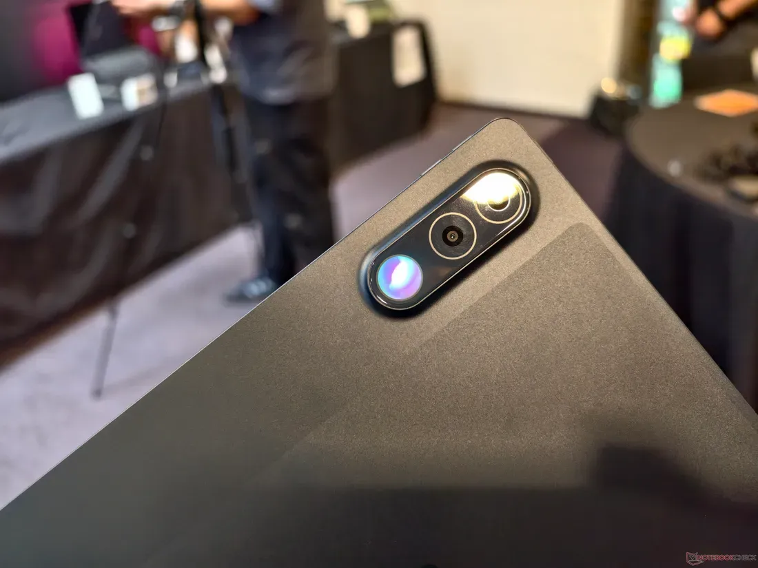 Ilustrasi yoga tab plus gen 2 3 Lenovo Yoga Tab Plus Gen 2 Resmi Hadir dengan Layar 4K dan S