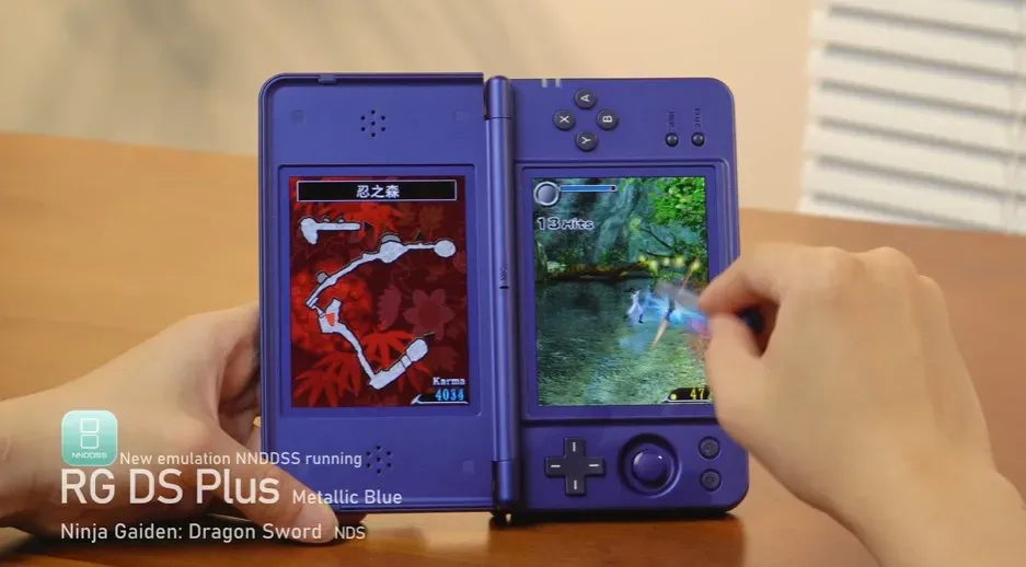 Ilustrasi anbernic rg ds plus emulation showcase Mengenal Anbernic RG DS Plus: Konsol Dual Screen dengan OS L