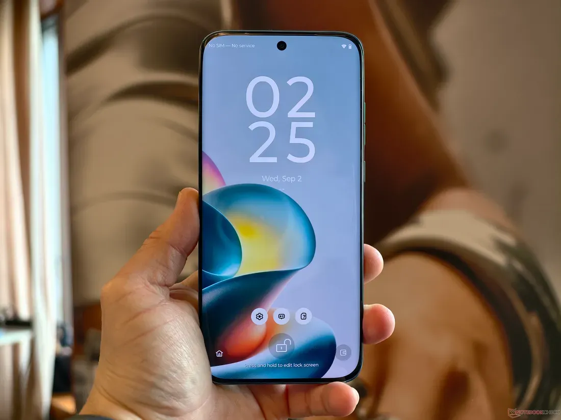 Foto tampak desain bagian depan Motorola Edge 70 Plus Resmi Dirilis: Kamera 200MP dan Layar
