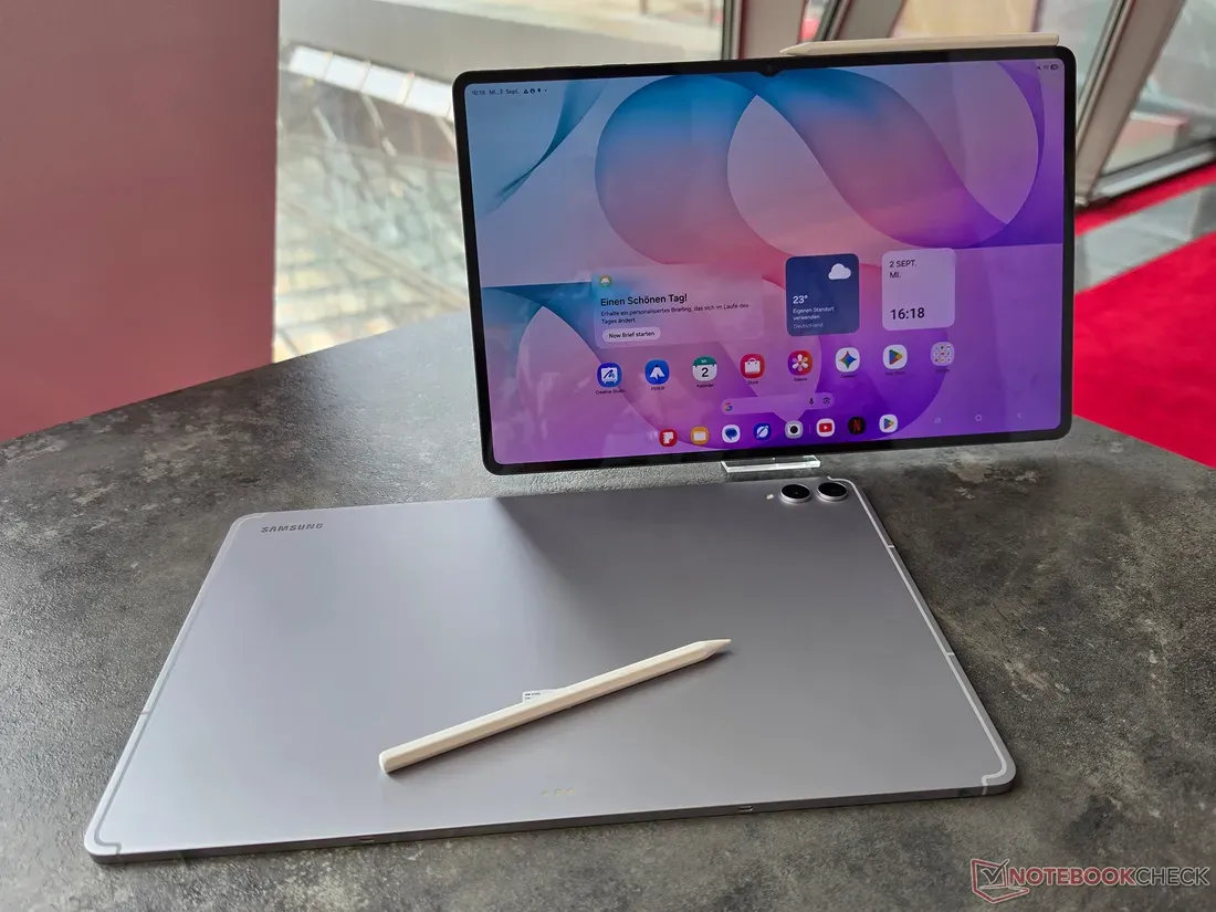 Samsung Galaxy Tab S12+ dengan layar AMOLED dan bodi tipis