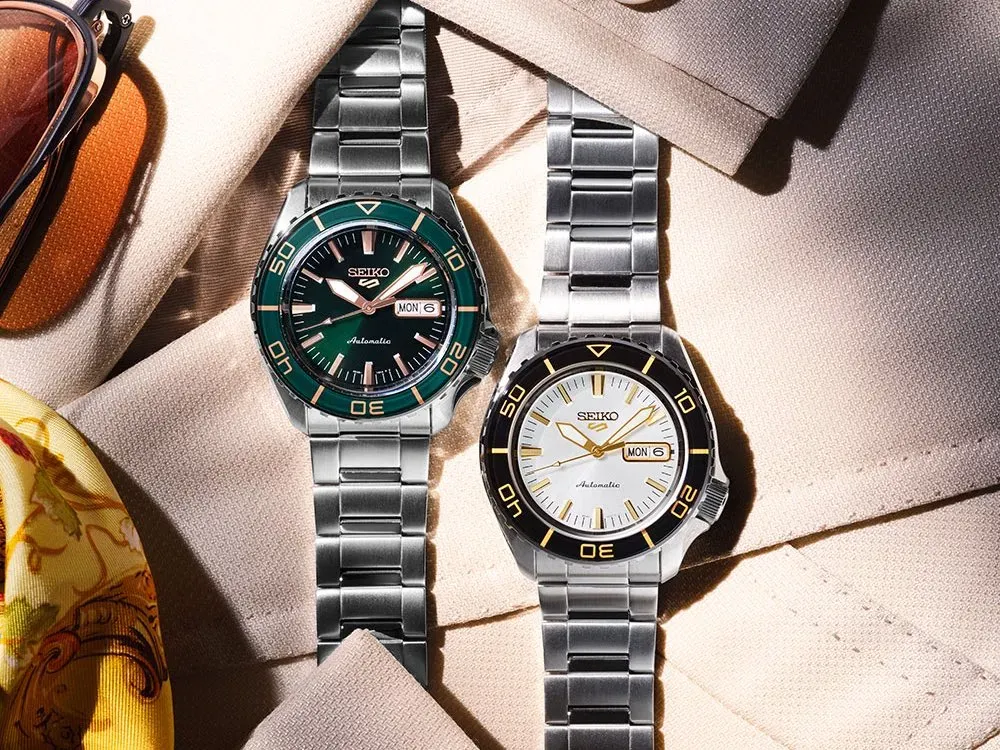 Seiko 5 Sports SKX HDB004 dan HDB005 berdampingan