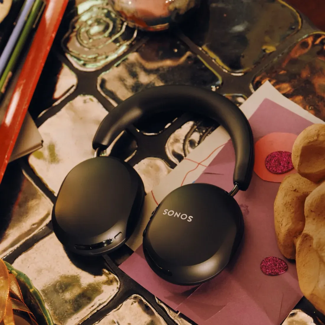 Ilustrasi sonos ace ultra8.jpg Sonos Ace Ultra Resmi Rilis Bawa Audio Wi-Fi dan ANC 10 Mikr