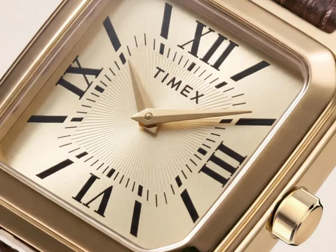 Detail dial angka Romawi Timex Addison