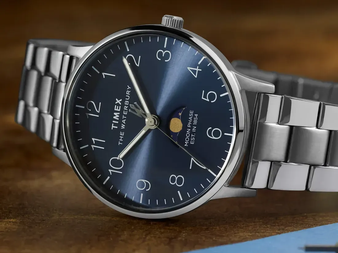 Detail casing dan dial Timex Waterbury Classic Moon Phase