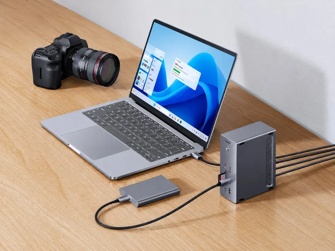 Deretan port panel depan Ugreen Revodok Pro USB-C