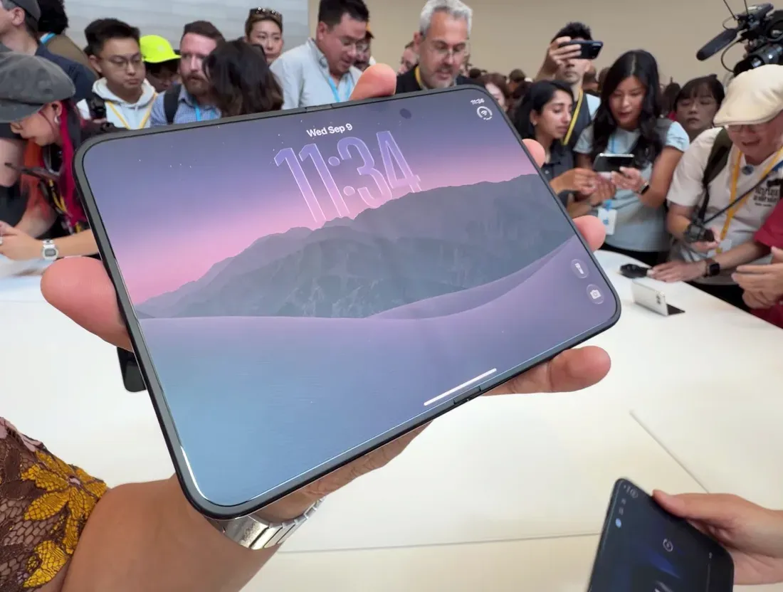 Ilustrasi apple iphone fold iphone duo crease yt Usung Lapisan Nano-Texture, Begini Rahasia Layar Lipat iPhon