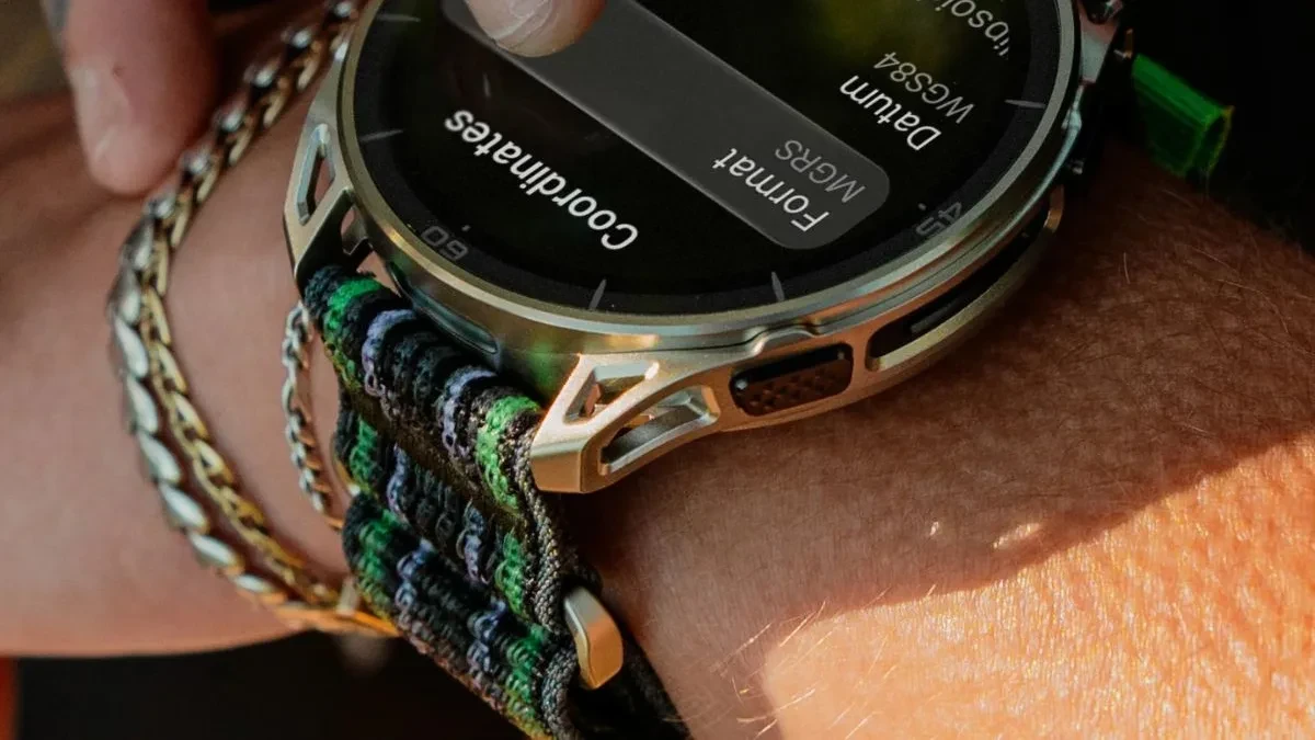 Smartwatch Amazfit Cheetah 2 Ultra dengan layar navigasi GPS