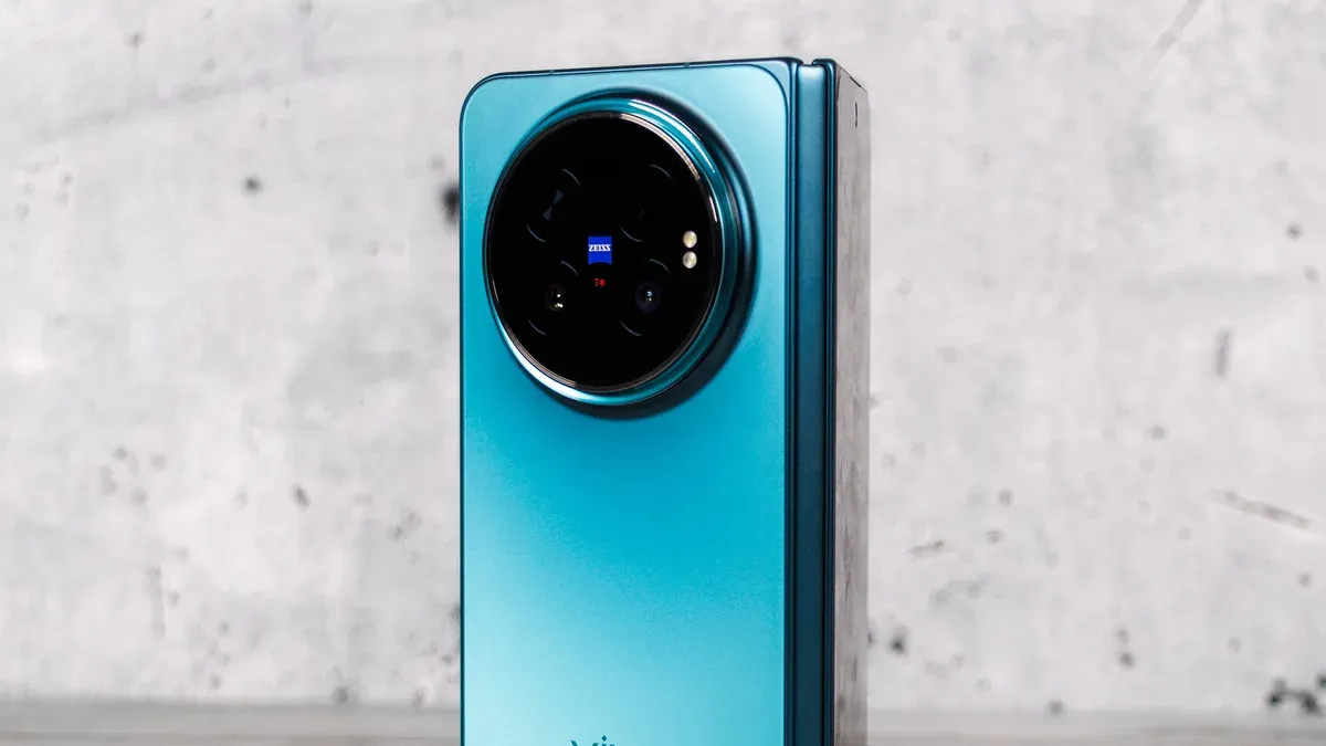 Vivo X Fold 6 ponsel lipat flagship terbaru dengan kamera Zeiss 200MP dan baterai 7000mAh