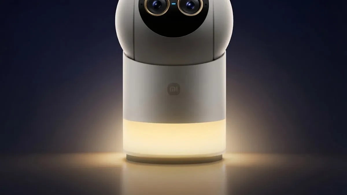 Xiaomi Smart Camera 5 Pro dengan bodi putih dan sistem sensor kamera ganda
