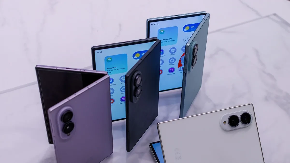 Penggunaan multitasking layar belah pada perangkat Samsung Galaxy Z Fold8