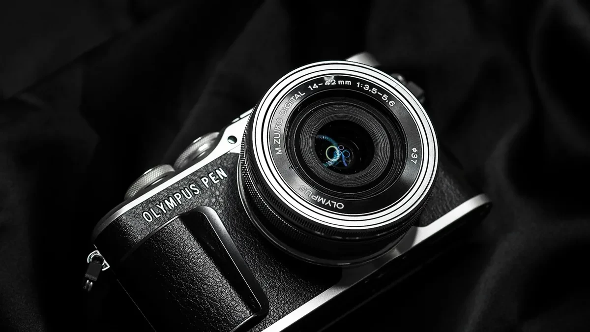 Kamera OM System OM Pen compact mirrorless retro dengan sensor BSI 20MP