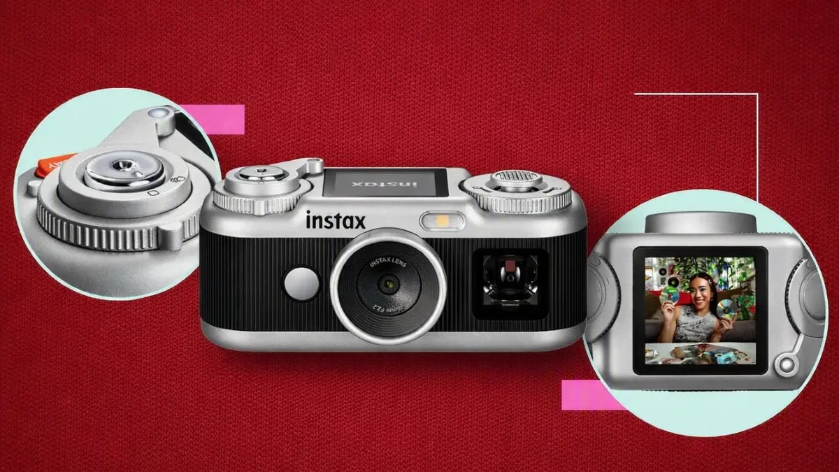 Fujifilm Instax Pal 2 dan printer Link Wide 2 dengan desain retro yang elegan