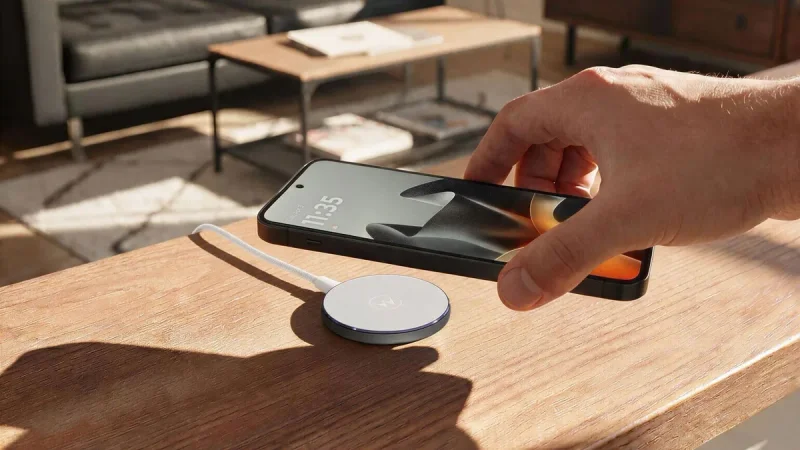 Motorola Meluncurkan Moto Snap Wireless Charger 30W Berfitur Qi2.2