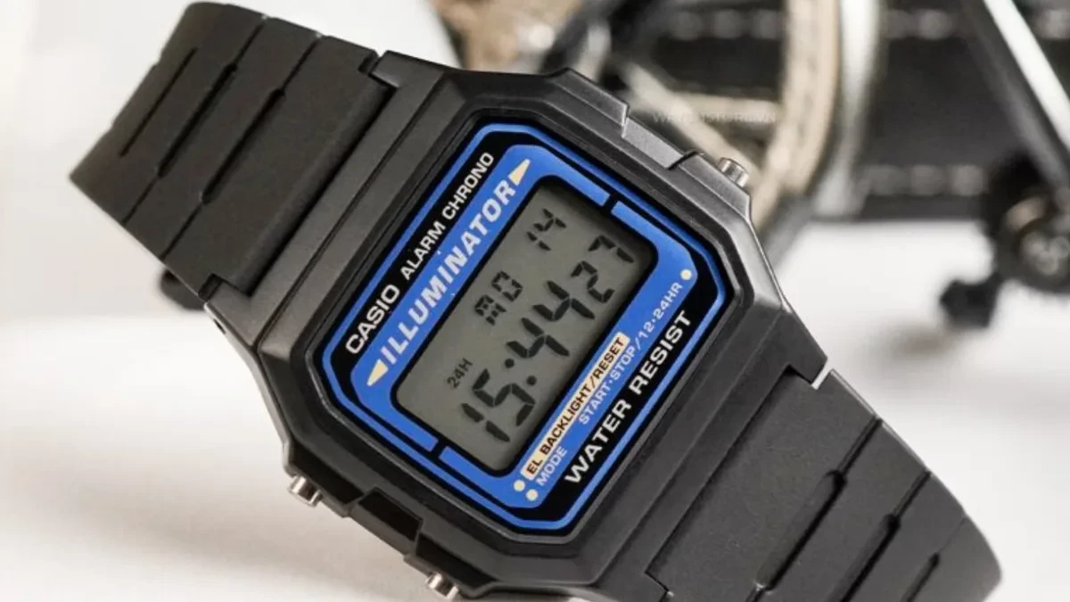 Tampilan depan jam tangan digital Casio F-105W-1A