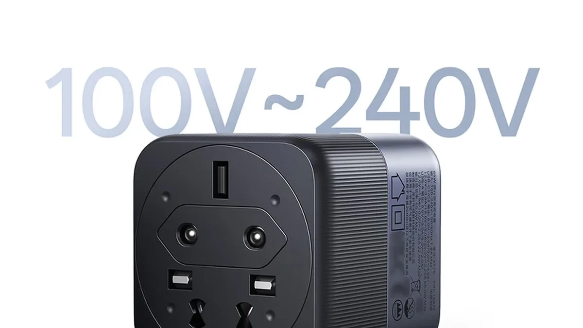 Charger travel Ugreen X575 65W dengan desain colokan yang dapat diputar