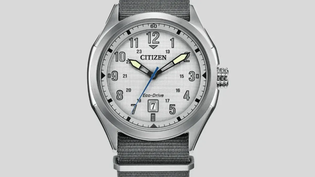 Jam Tangan Field Tangguh dengan Perawatan Baterai Minim