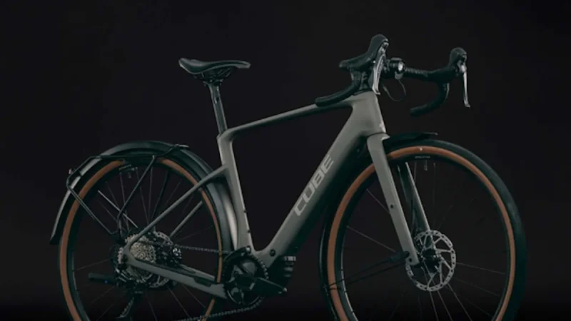Cube Meluncurkan Nuroad Hybrid C:62: Sepeda E-Gravel Karbon Tangguh Berbobot Ringan