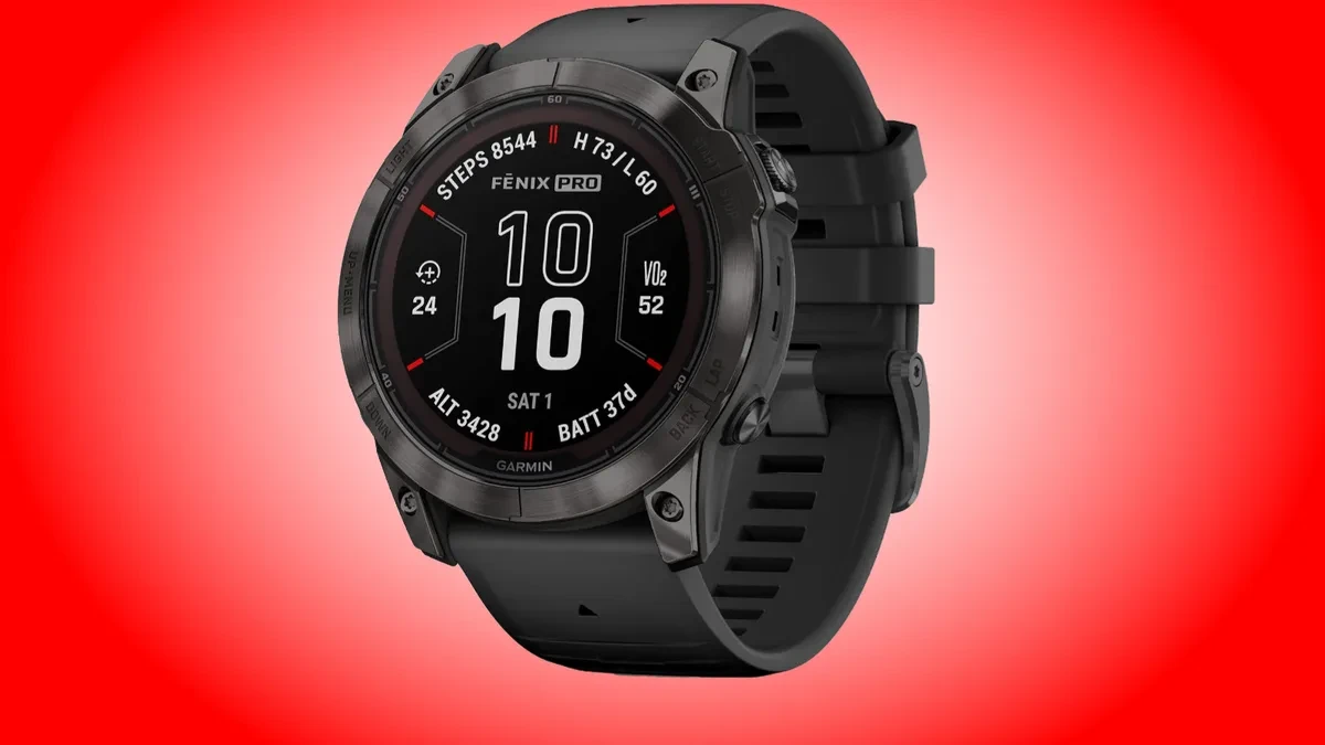 Smartwatch Garmin Fenix 7 digunakan untuk aktivitas outdoor dan navigasi GPS